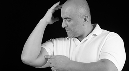 اهمیت بدن و حرکات جسمانی در اجرا/علی عسگری در این مقاله از ضرورت کار جسمانی  و تربیت بدنی بازیگر میگوید